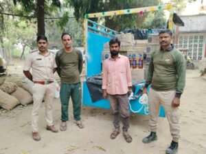 बक्सर पुल पर बड़ी कार्रवाई, डाक पार्सल वैन से 10 लाख की शराब बरामद; दो तस्कर गिरफ्तार