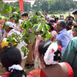 करम महोत्सव में डीसी अजय नाथ झा ने बजाया मांदर, झारखंडी संस्कृति और परंपरा के संरक्षण का दिया संदेश
