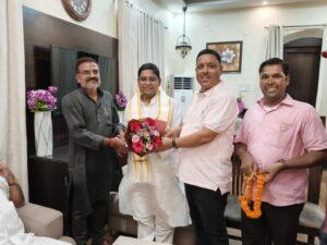 धनबाद परिसदन में जदयू कार्यकर्ताओं ने बिहार के परिवहन मंत्री दामोदर रावत का किया जोरदार स्वागत