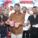 फर्स्ट मोबाइल का मेयर संजीव सिंह ने फीता काटकर किया उद्घाटन
