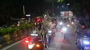 जमशेदपुर में पुलिस का सघन गश्ती अभियान, गलियों से चौक-चौराहों तक निगरानी तेज