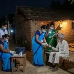 रोहतास के कस्तर में रात में चला फाइलेरिया जांच अभियान, ग्रामीणों के लिए लिए गए रक्त नमूने