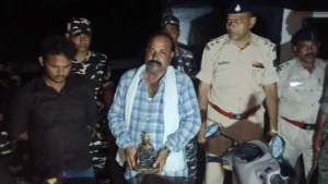 पश्चिम चंपारण में स्कूटी से बुद्ध की 7.705 किलो की प्रतिमा बरामद, दो संदिग्ध गिरफ्तार