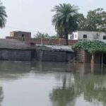 बगहा में चंपारण तटबंध का बांध टूटा, रिहायशी इलाकों की ओर तेजी से बढ़ रहा गंडक का पानी