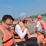 पश्चिम चंपारण में बाढ़ प्रभावित इलाकों का DM और SSP ने किया निरीक्षण, राहत कार्य तेज करने के निर्देश