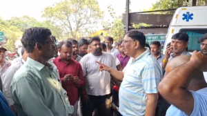 धनसार की विश्वकर्मा परियोजना में हादसा, हॉलपैक ऑपरेटर ललन नोनिया की मौत; मुआवजे की मांग पर प्रदर्शन