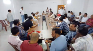 दुर्गा पूजा को लेकर धनबाद थाना में शांति समिति की समीक्षा बैठक, ट्रैफिक और सुरक्षा पर निर्देश