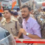 जमशेदपुर में भाजपा-कांग्रेस कार्यकर्ताओं के बीच भिड़ंत, गुलाब से शुरू हुआ विरोध पथराव तक पहुंचा
