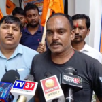 धनबाद में 108 एंबुलेंस कर्मियों का अनोखा प्रदर्शन, 4-5 महीने से वेतन नहीं मिलने पर किया भिक्षाटन