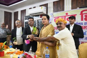 दबंग हिंद के स्थापना दिवस समारोह में सुनैना किन्नर सम्मानित, सामाजिक योगदान की हुई सराहना