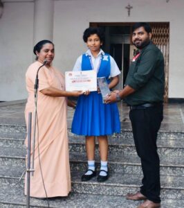 भारतीय डाक विभाग की राखी प्रतियोगिता में कार्मल स्कूल की दक्षा वर्मा प्रथम