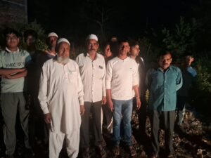 खानपुर में लंबे इंतजार के बाद लगा बिजली का पोल, ग्रामीणों ने ली राहत की सांस
