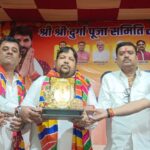 न्यू स्टेशन रेलवे कॉलोनी में ‘गुपचुप’ थीम का दुर्गा पूजा पंडाल बना आकर्षण, संरक्षक अमित अग्रवाल सम्मानित