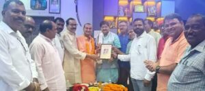 धनबाद विधायक राज सिन्हा से मिले राजपूत समाज के पदाधिकारी, बालूडीह मुनीडीह कार्यालय के शेड को पक्का कराने की मांग